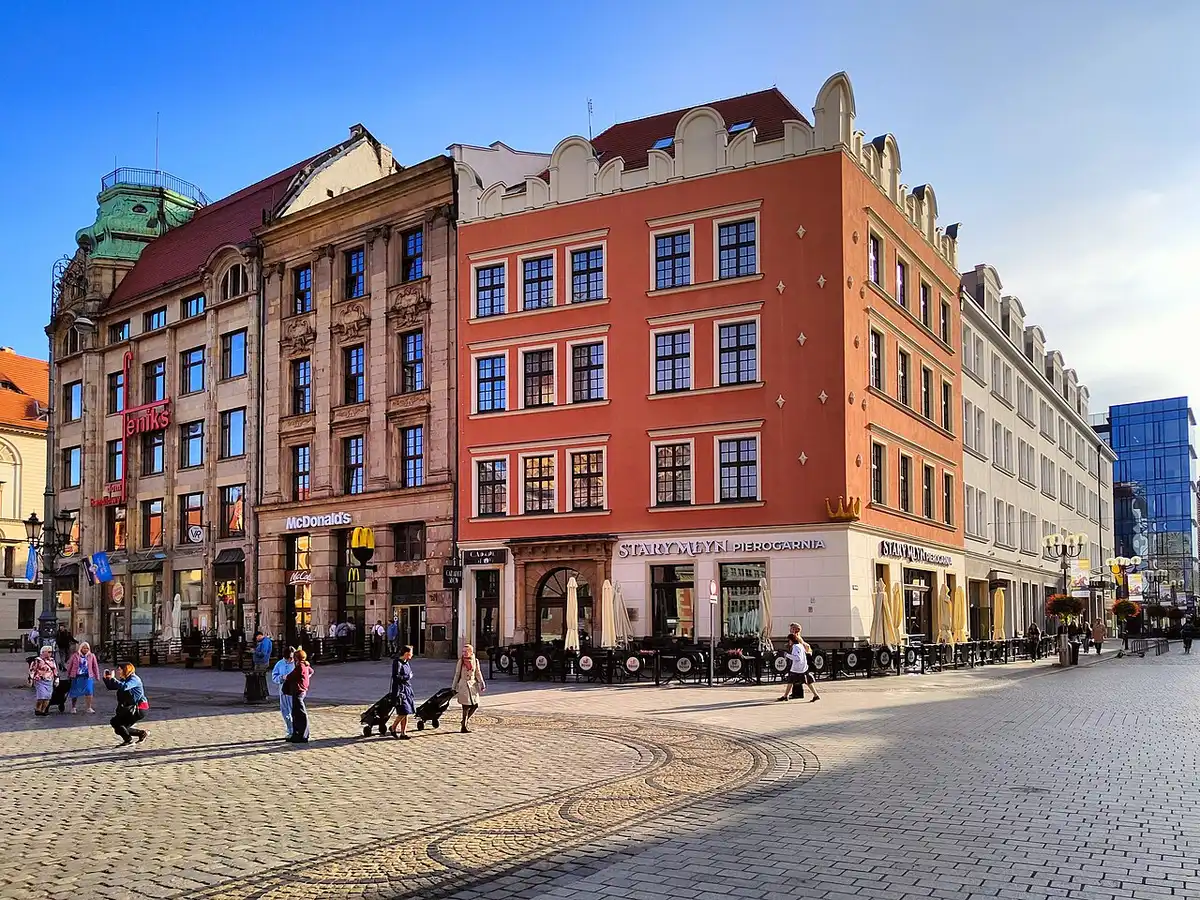 The Under the Golden Crown building on Wrocław Market Square (Rynek 29 and Oławska 2), 2023